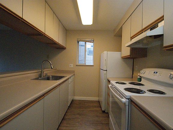 3rd image of 3230 SW Avalon Way APT 302