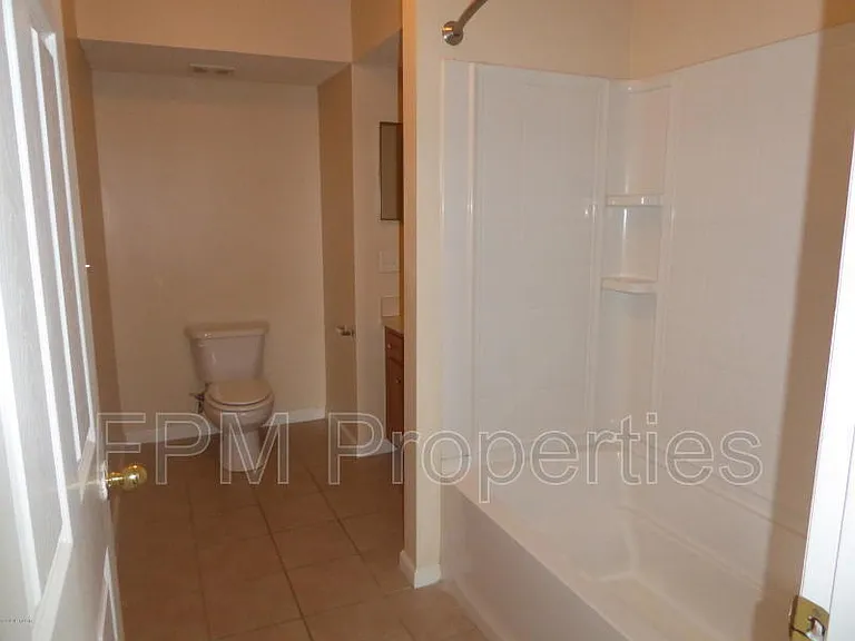 1017 Crestwood St — Photo 18