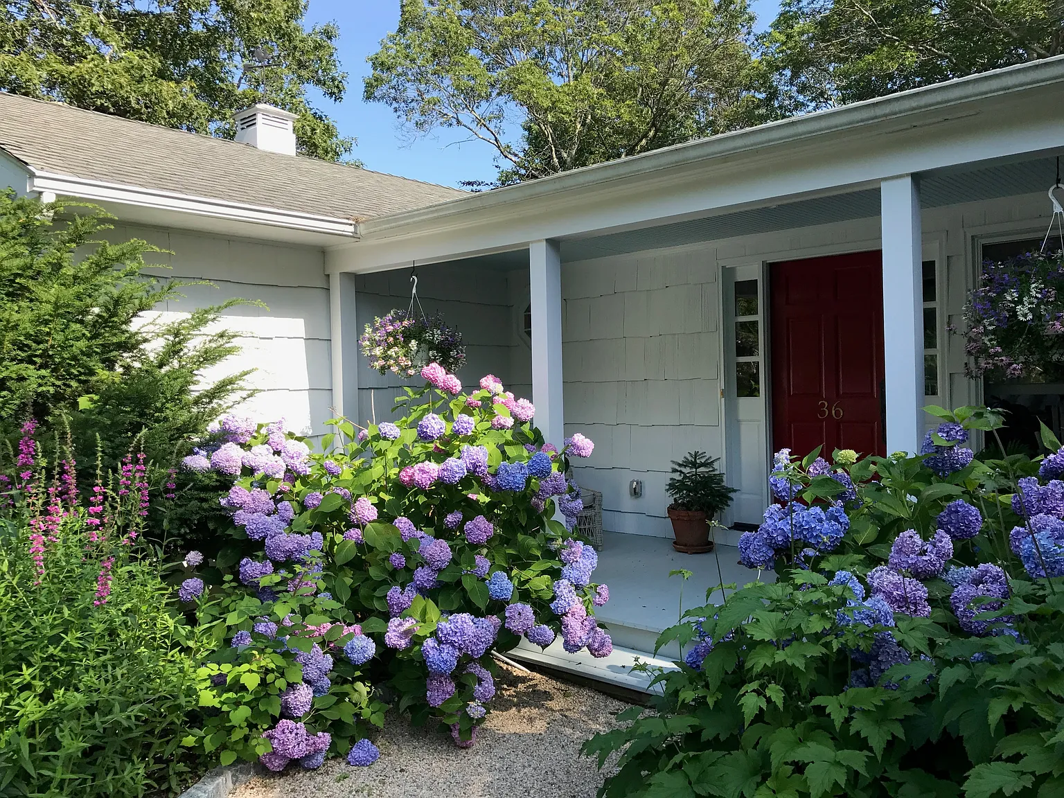 Expansive Ranch SOH in Hampton Bays — Photo 4