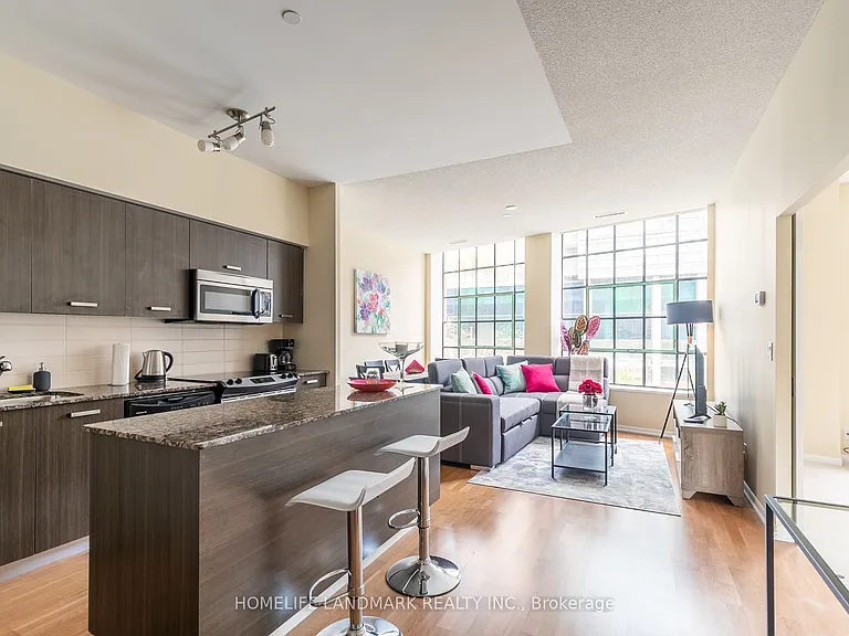 832 Bay St #204 — Photo 4