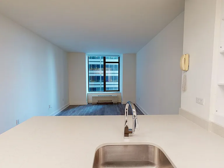 10 Hanover Square — Photo 113