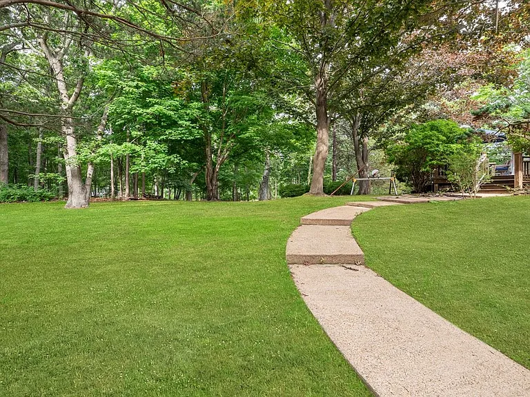 19 Peconic Ave — Photo 35