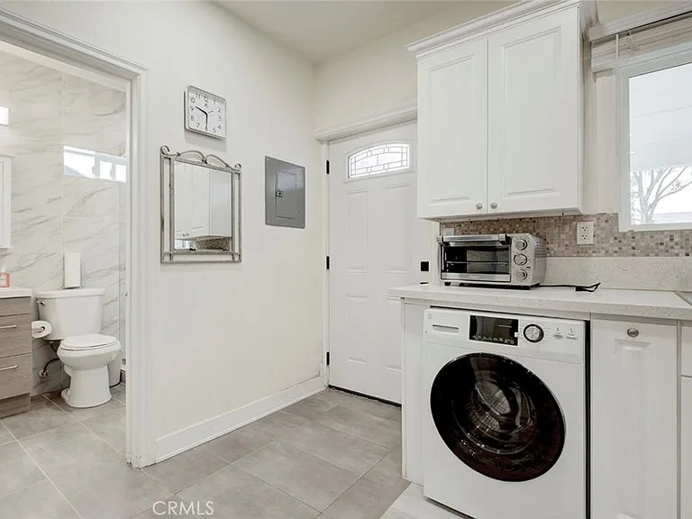 16615 Los Alimos St — Photo 4