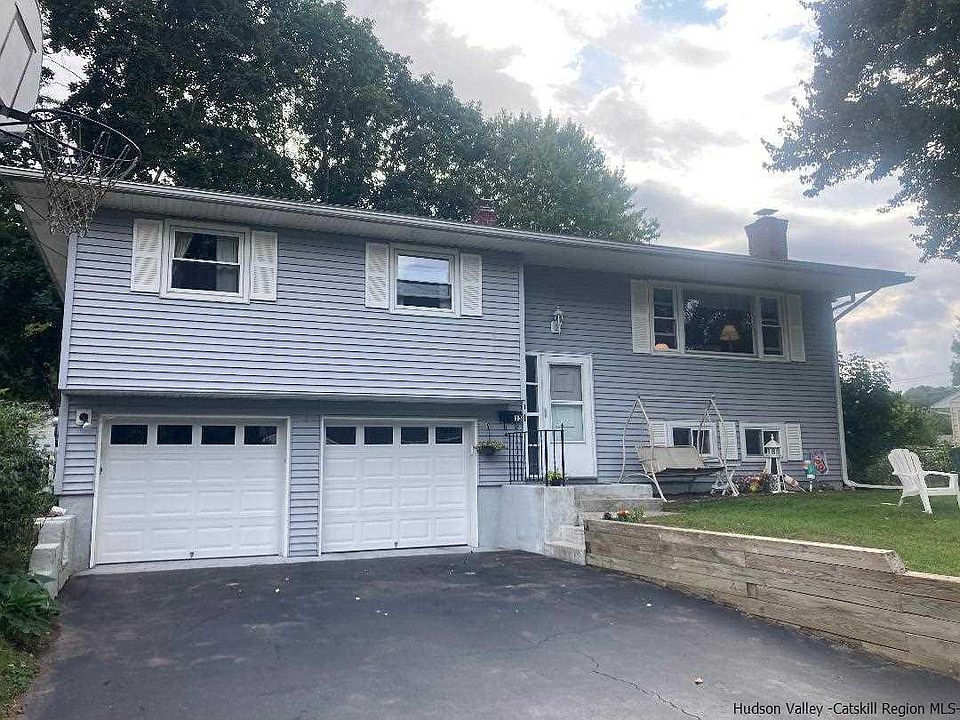1st image of 15 Blue Hills Dr