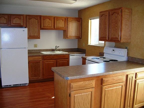 7225 Shawnee - Kitchen