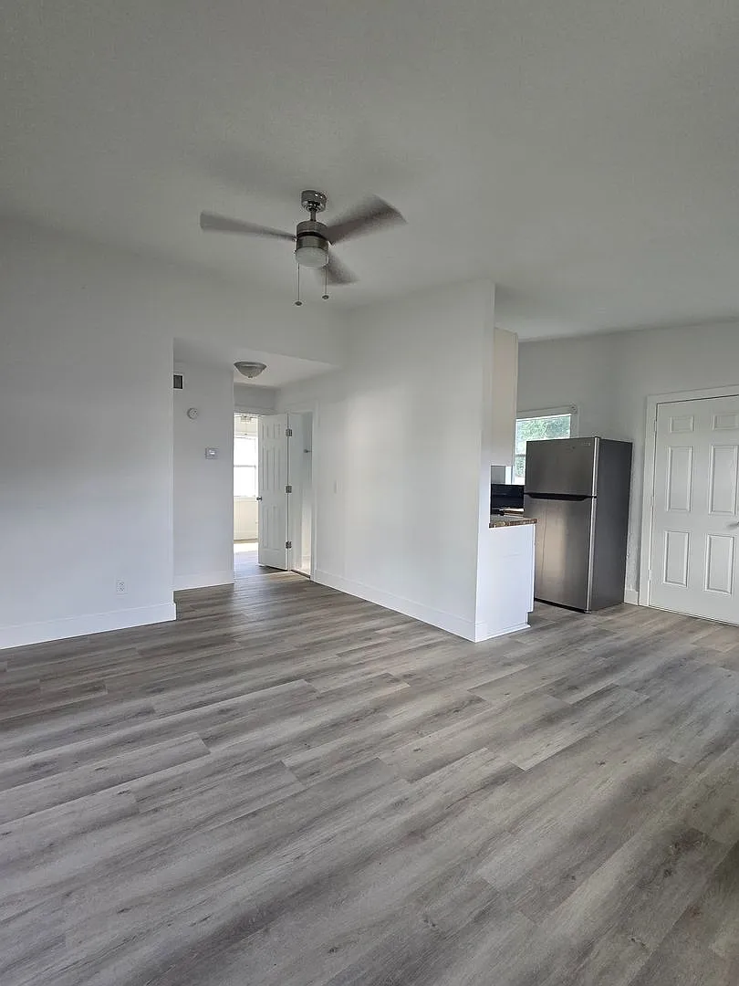 Fully Fenced Home in the Southside of Jacksonville — Photo 4