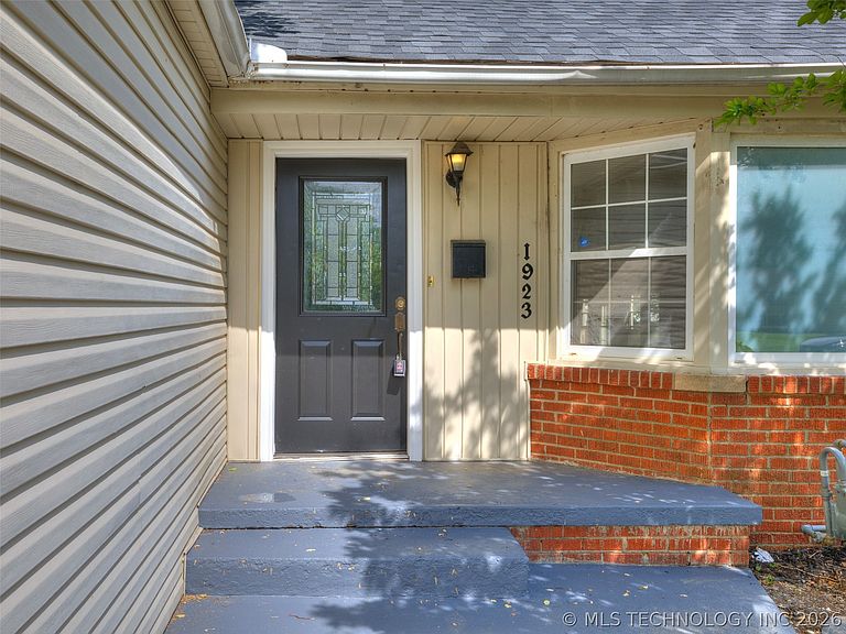 Listing photo 3