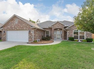 1407 Tara Dr, Moore, OK 73160