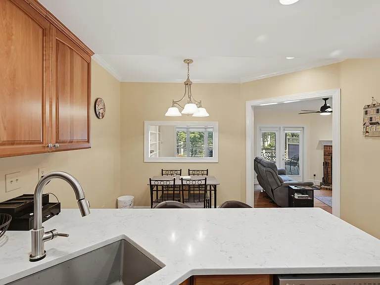 7514 Wellesley Park S — Photo 12
