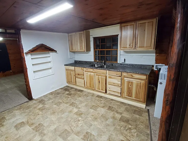 2626 E Saint Vrain St — Photo 2
