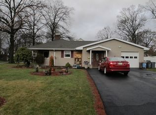 22 Washburn Rd, Pompton Plains, NJ 07444