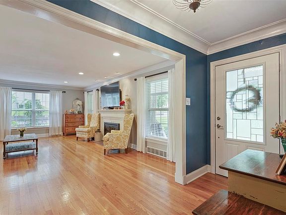 4th image of 15 Concord Ln