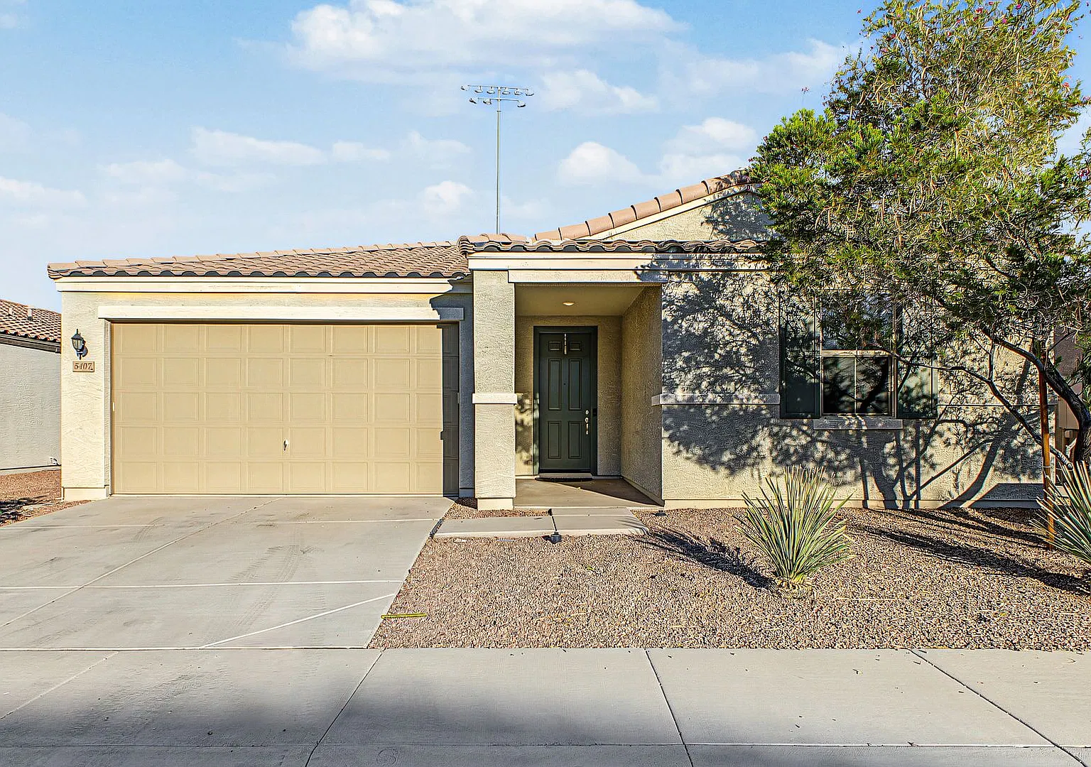 Must See 3 Bed/2 Bath Home In Gated Santiago Phoenix Community — Photo 2