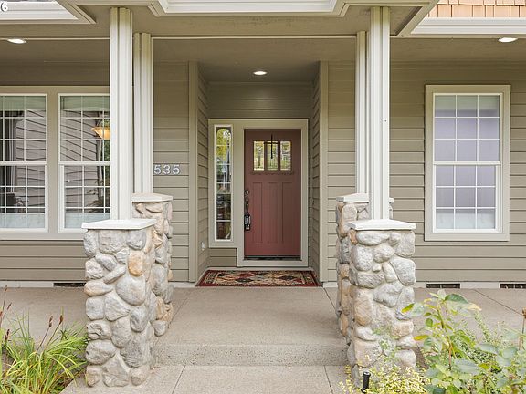 3rd image of 4535 Calumet Way