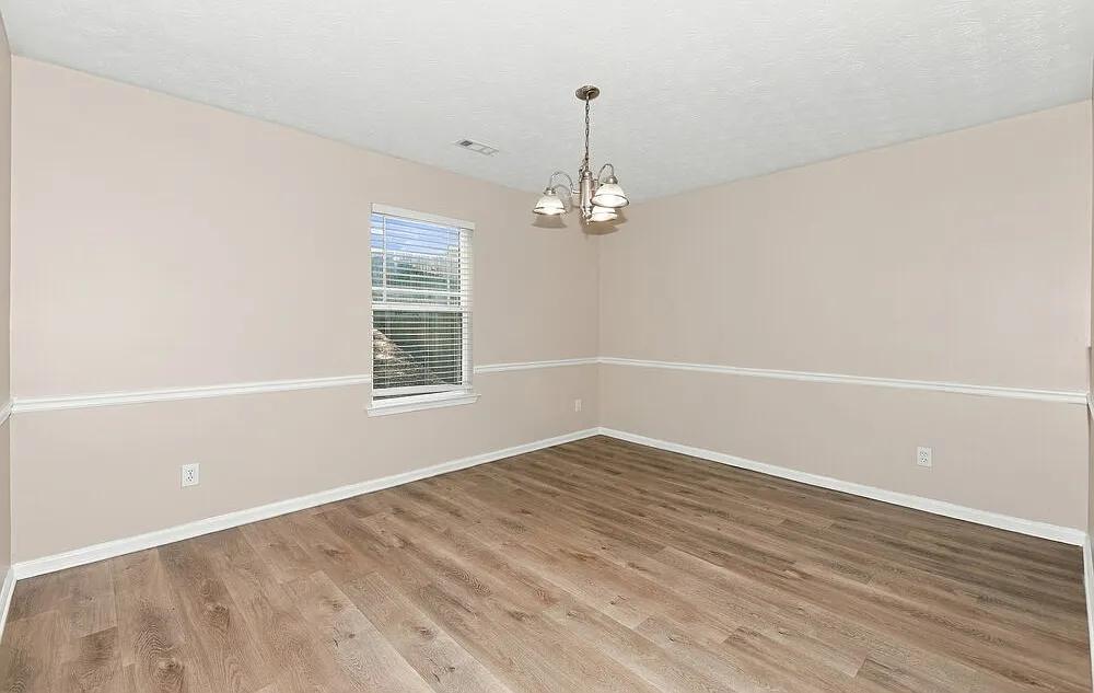 4 bed, 2.5 bath, 1912 sqft, $2,210 — Photo 4