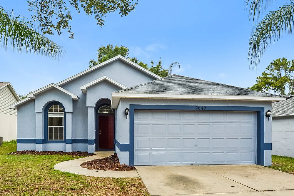 3 bed, 2.0 bath, 1312 sqft, $2,070 — Photo 1