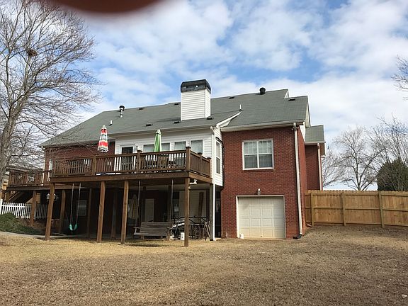 3rd image of 555 Heathmoor Dr