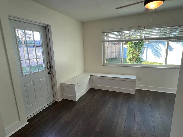 1542 Andover Dr — Photo 8