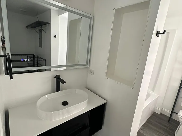 1704 S Clinton St #1 — Photo 8