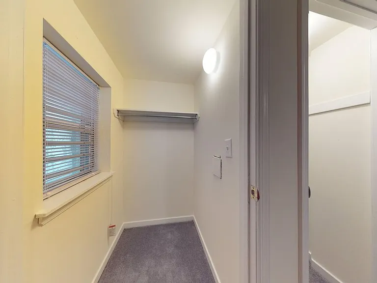 Walnut Court Apartments — Photo 17