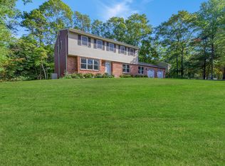 15 Ashford Dr, Ridge, NY 11961