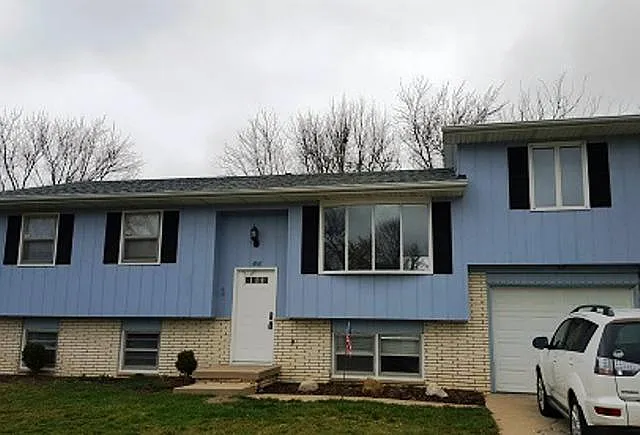 4 bed, $2,180 — Photo 1