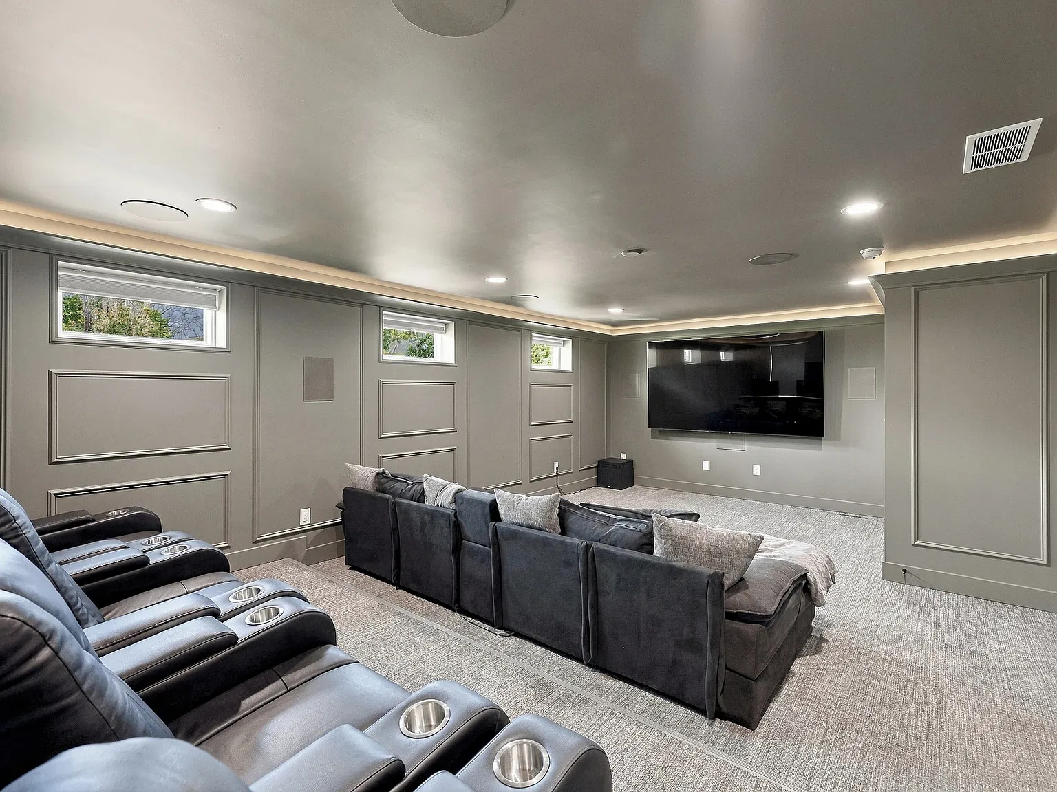 5 bed, 3.5 bath, 4995 sqft, $4,500 — Photo 2