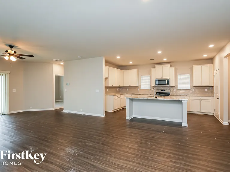 2476 Morgan Spring Ln — Photo 2