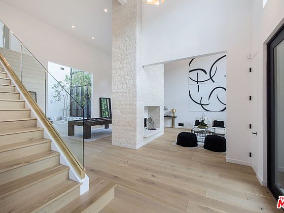 5th image of 1378 N Doheny Dr