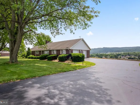 350 Big Spring Rd, Robesonia, PA 19551