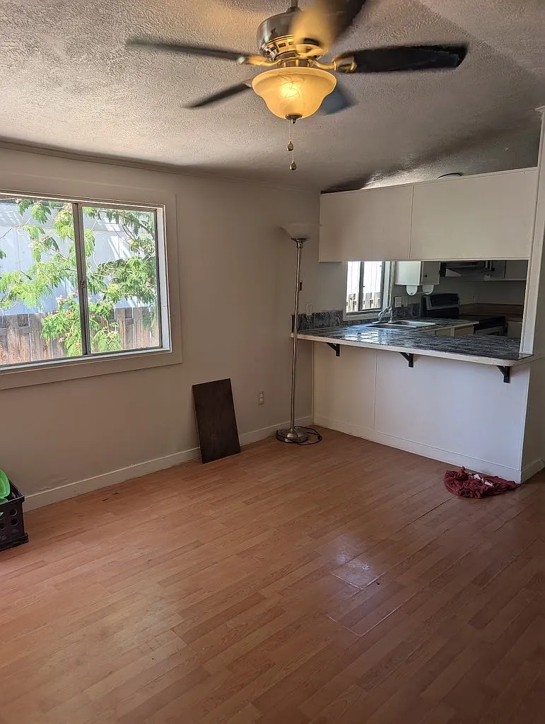 2 bed, 840 sqft, $1,100 — Photo 2