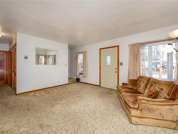 3rd image of 2510 Edgebrook Ave