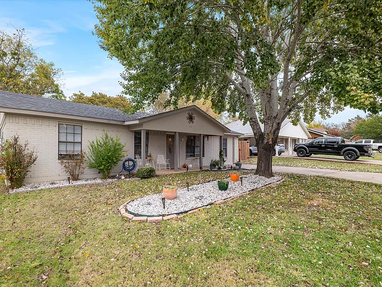 169 Prairie Creek Cir — Photo 3