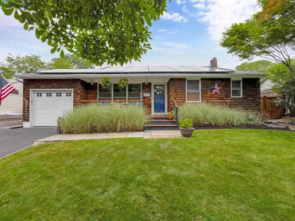 16 Capitol Place, South Huntington, NY 11746