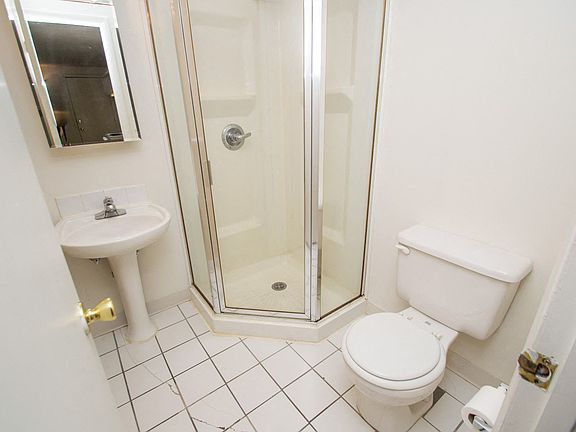 774 19th Street Unit 4 Bathroom