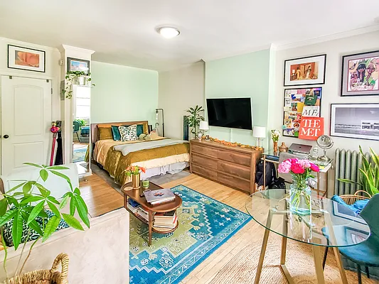 Rented by Amicourt LLC | media 12