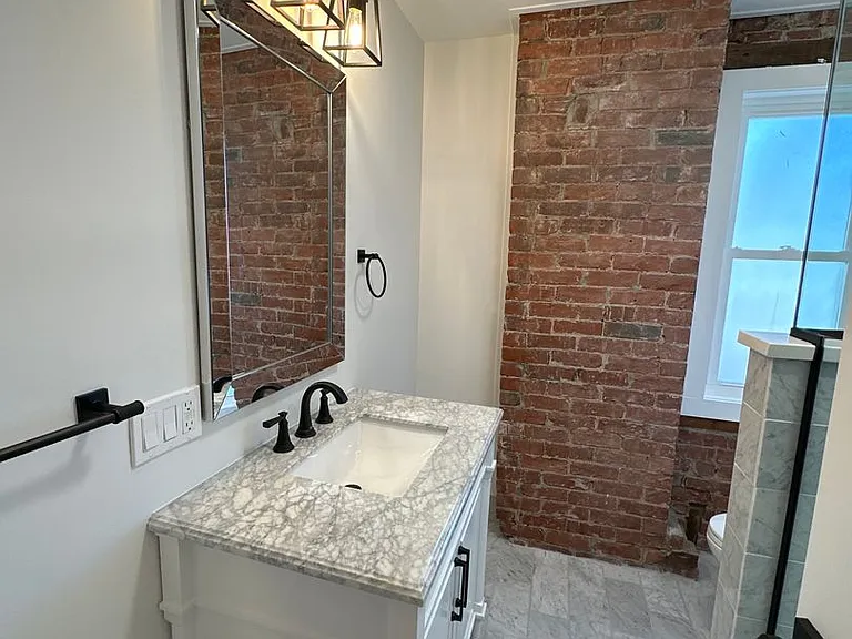 Dennison Ave 866-868 CR — Photo 16