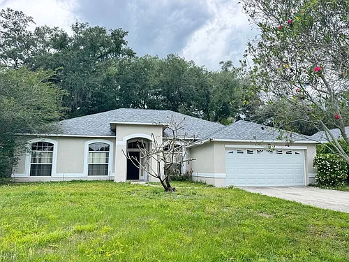 4459 White Oak Cir Photo 1