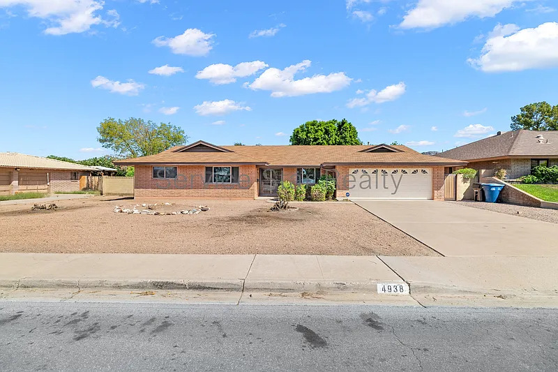 3 bed, 2.0 bath, 2076 sqft, $3,000 — Photo 1
