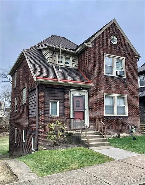1239 Murdoch Rd photo 1