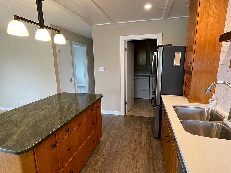 1170 Monroe Dr — Photo 8