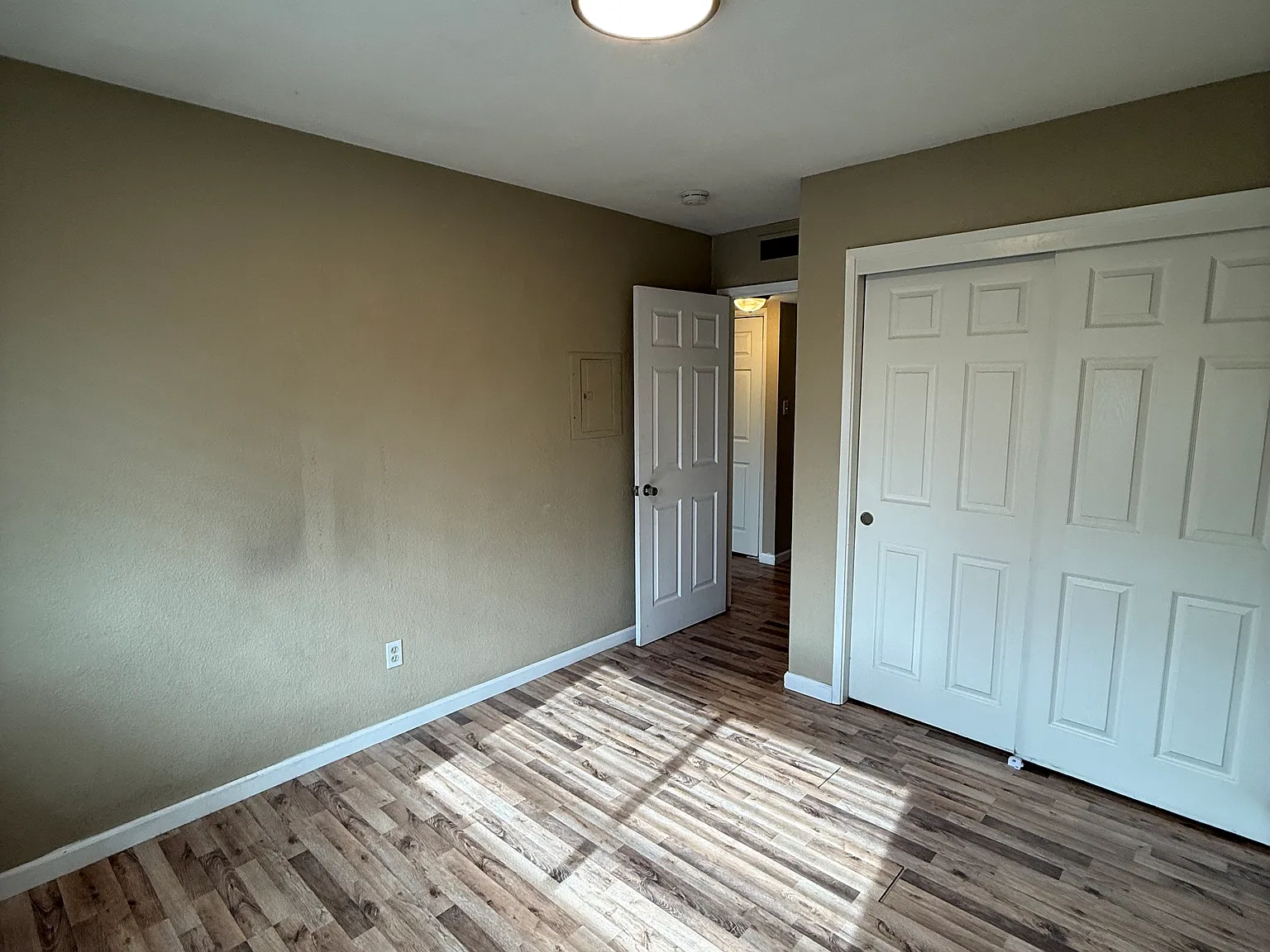 933 Carro Dr — Photo 3