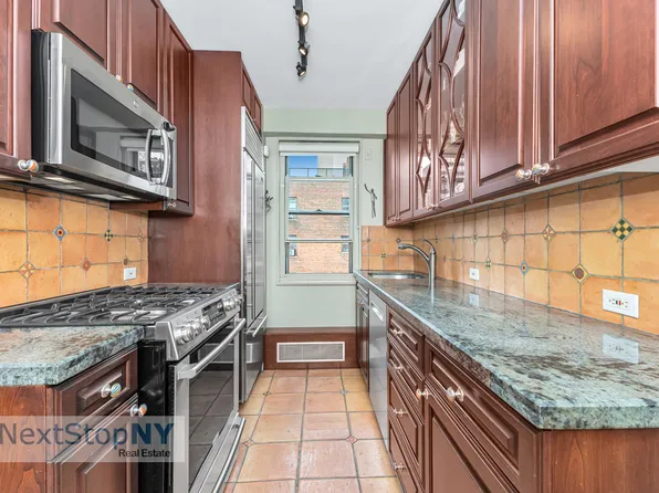 1175 York Avenue image 7 of 19