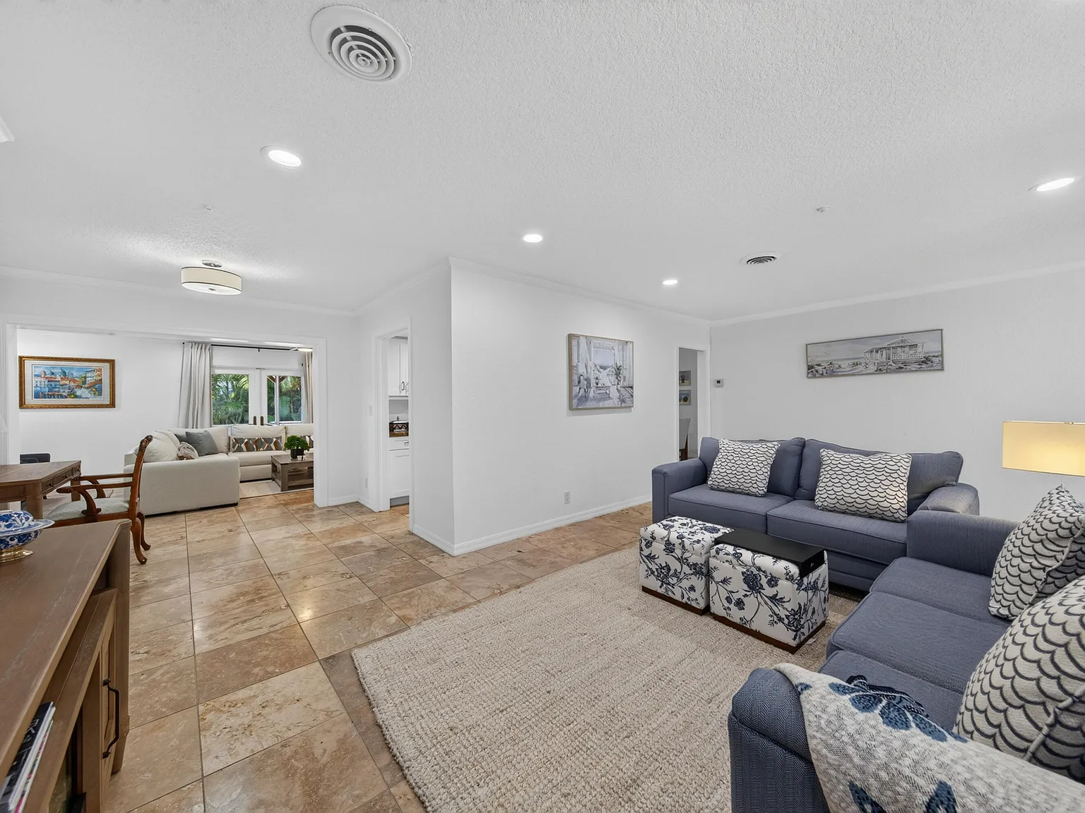 4 bed, 3.0 bath, 2053 sqft, $5,250 — Photo 3