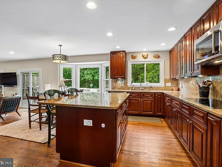 676 Old Hunt Way — Photo 9