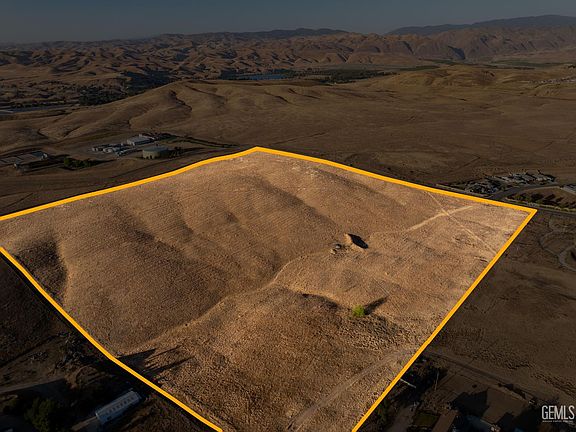 4th image of 7000 Valley Ln