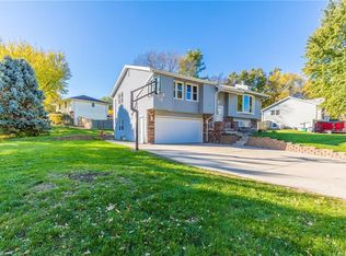 10822 Walnut Ridge Dr, Clive, IA 50325