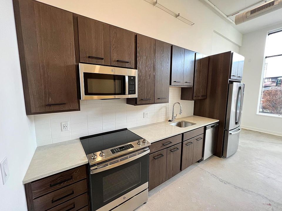 1st image of 300 S Broadway #208