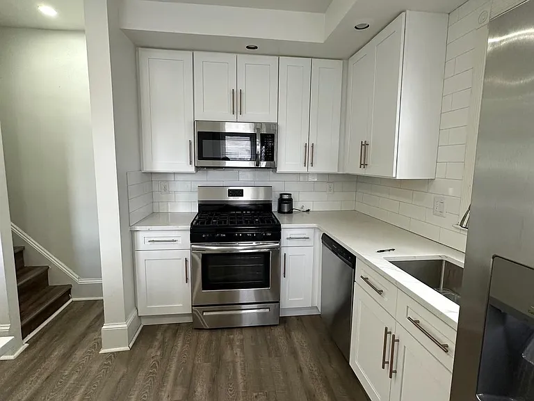482 Martin St — Photo 13