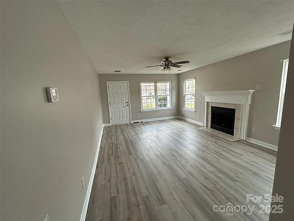 3rd image of 4904 Cornelia Dr